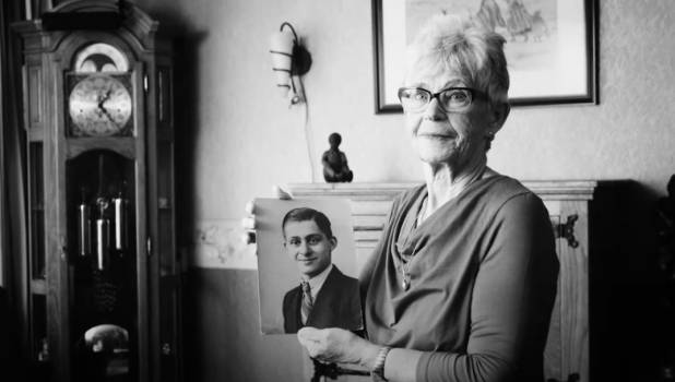 Ria Boxtart with a photo of her father Josef Boxtart