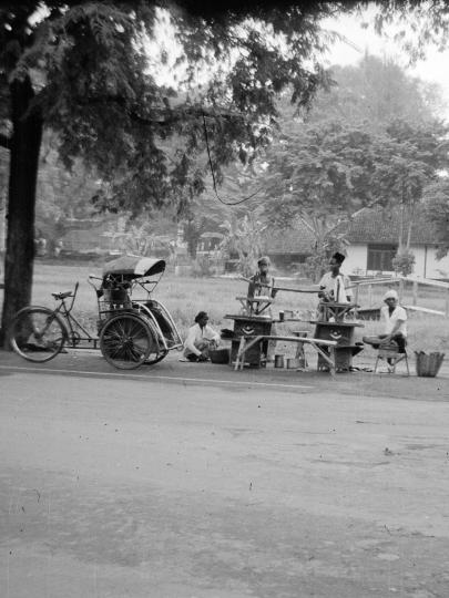 Begeleidingsprogramma - Straatbeeld Indonesië in 1950 - Bron: ANP / Lex de Herder