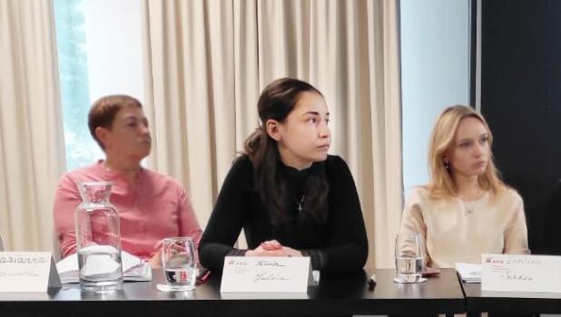 Maatschappelijk werker Yuliia uit Zakarpattia tijdens de ARQ training in de 7ROSES methodiek. 